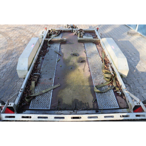 بريان جيمس P-STB-T-022-45055528