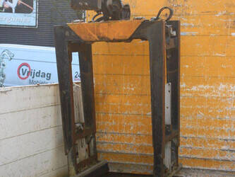 2014-mercedes-benz-antos-2540-1408171-45056097