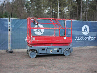 صورة ل رافعات مقصية هولوت COMPACT 8