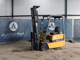 صورة ل مناولة العتاد 1998 كاتربيلر EP16KT للبيع في الإمارات العربيّة المتّحدة