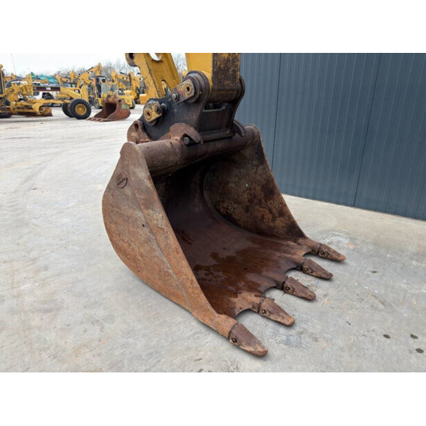 2016 Caterpillar 320FL-45060785