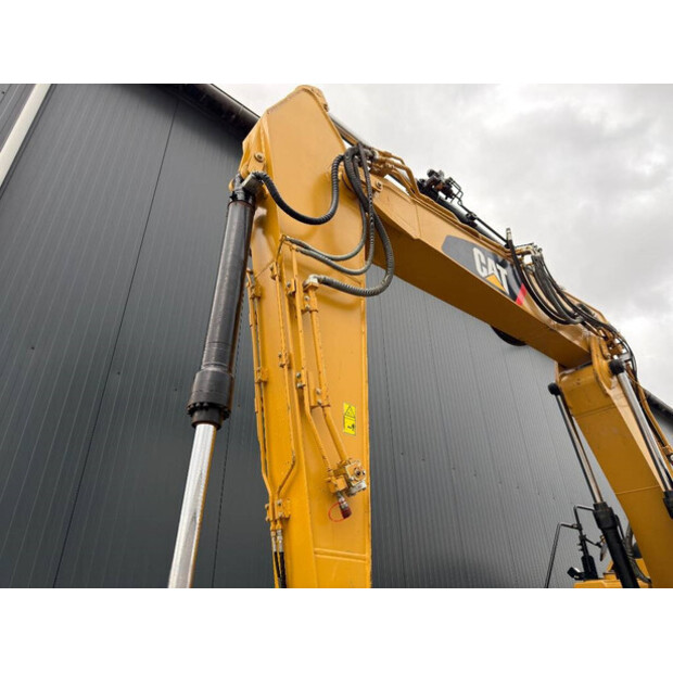 2016 Caterpillar 320FL-45060788