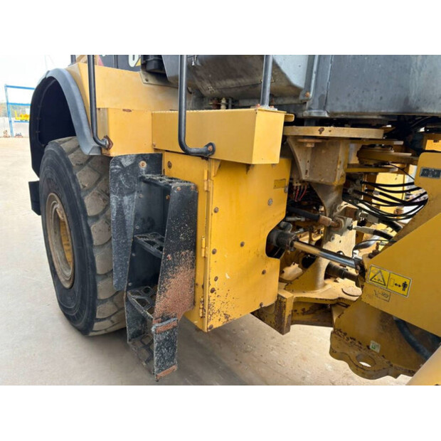 2017 Caterpillar 972M-45063877