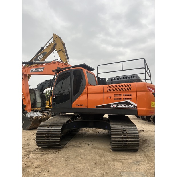 2024 Develon DX225LCA-45090284