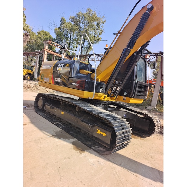 2024 Caterpillar 320D2-45090358