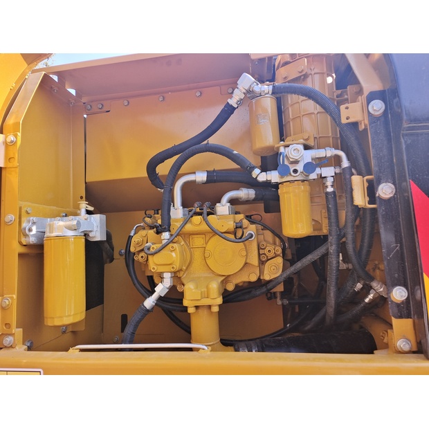 2024 Caterpillar 320D2-45090359