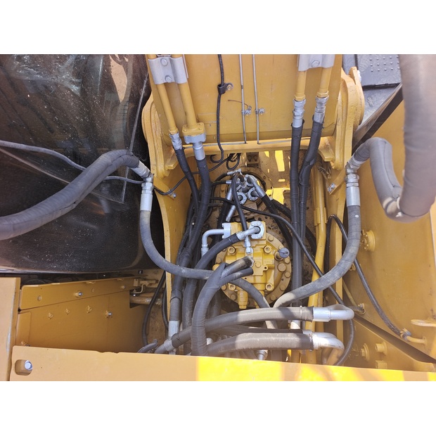 2024 Caterpillar 320D2-45090362