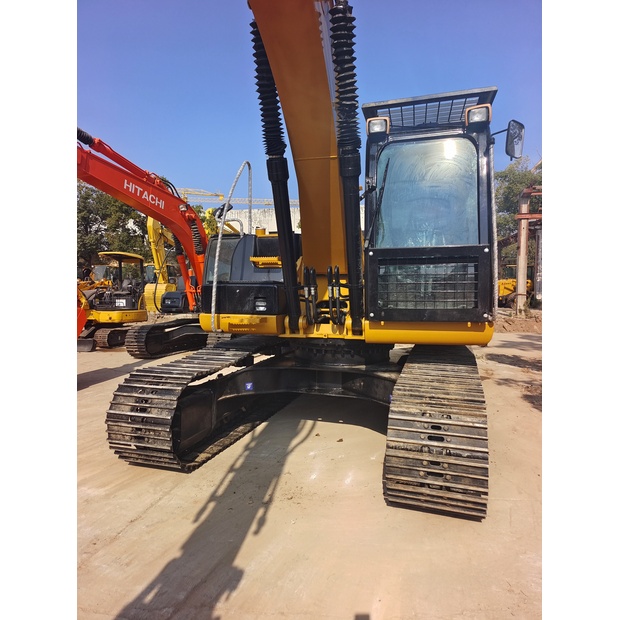 2024 Caterpillar 320D2-45090370