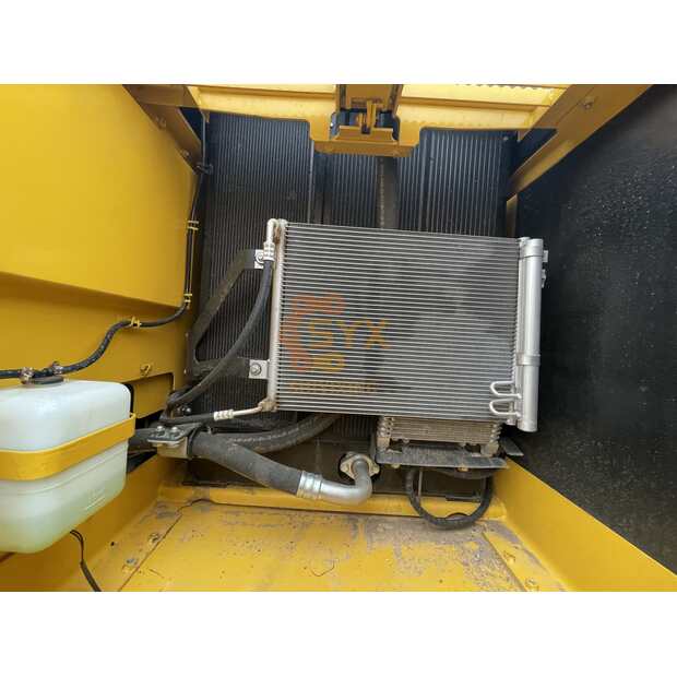 2021 Komatsu PC220-8N1-45090436