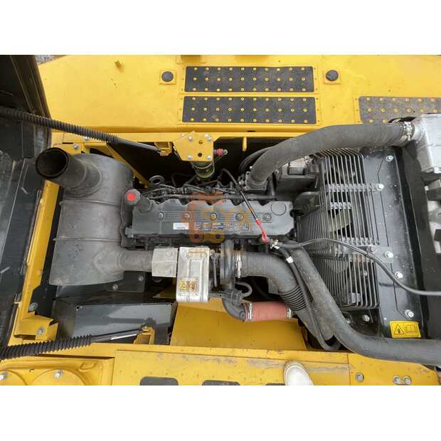 2021 Komatsu PC220-8N1-45090438