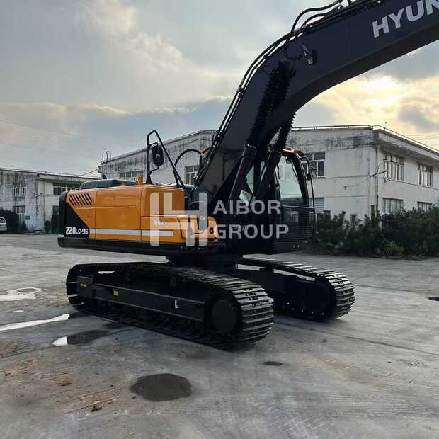 2021 Hyundai R220LC-9S-45091357