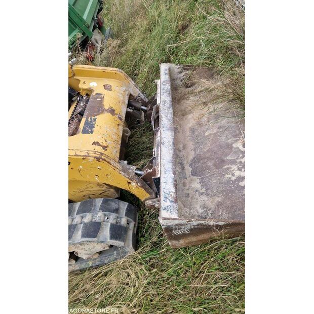 2011 كاتربيلر 259B3-45106137