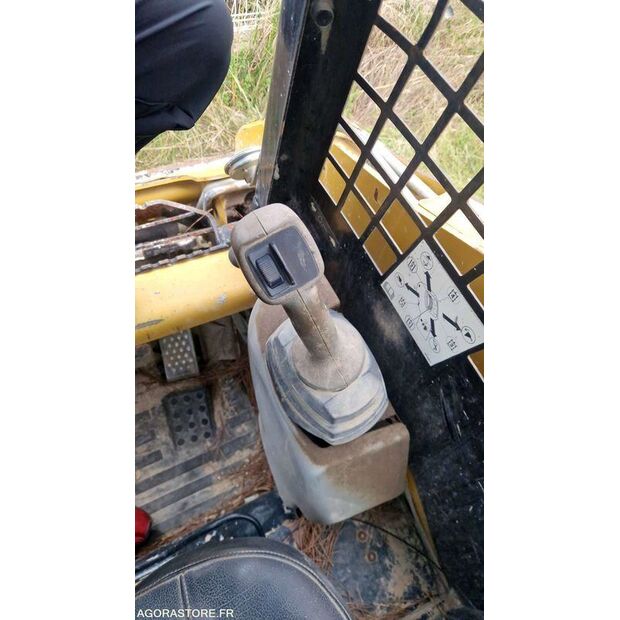 2011 كاتربيلر 259B3-45106141