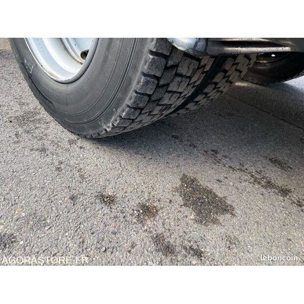 2019 Renault D-45106153