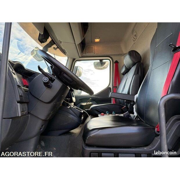 2019 Renault D-45106155