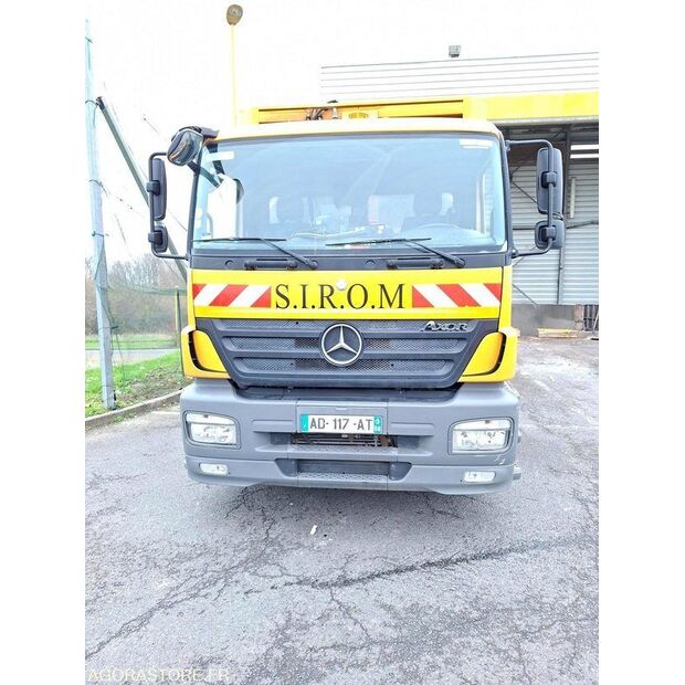 2009 Mercedes-Benz 1824-45106168