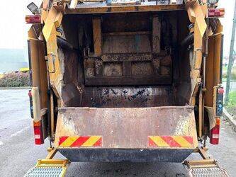 2009-mercedes-benz-1824-1408664-45106172