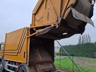 2009-mercedes-benz-1824-1408664-45106175