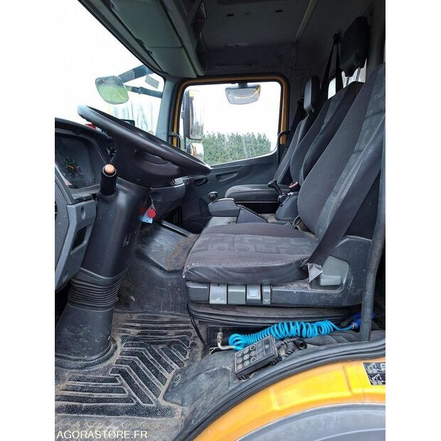 2009 Mercedes-Benz 1824-45106176