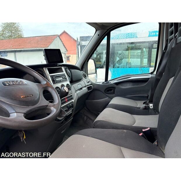 2011 Iveco 35C18-45106211