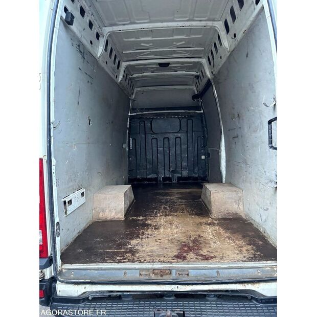 2011 Iveco 35C18-45106212