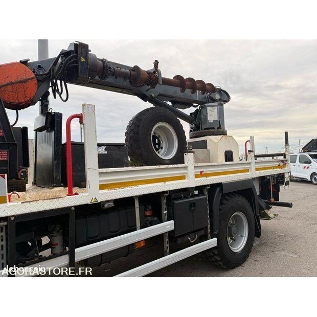 2019 Renault D-45106218