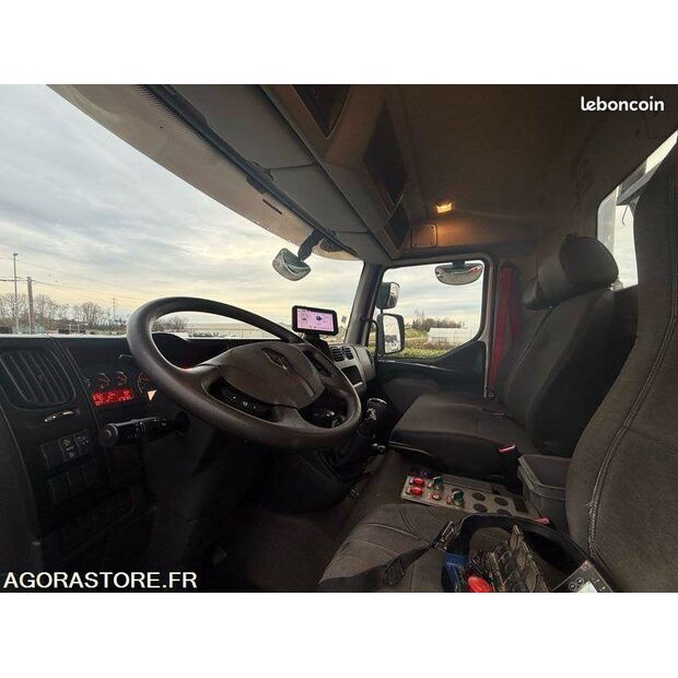 2019 Renault D-45106219