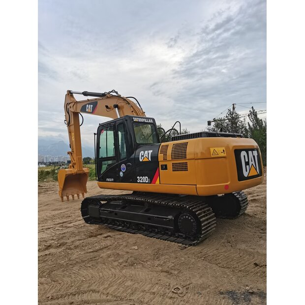 2024 كاتربيلر 320D-45106338