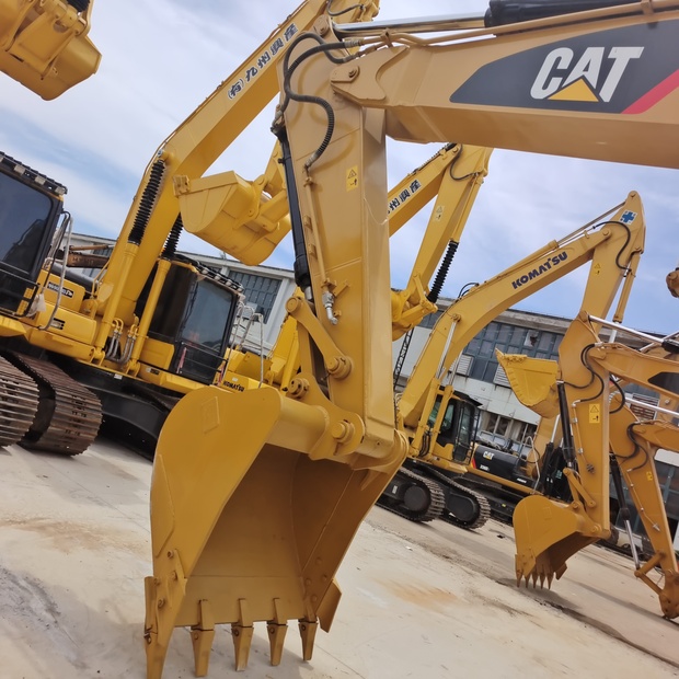 2024 كاتربيلر 323D-45107335