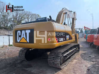 2017-caterpillar-2320d-45107630