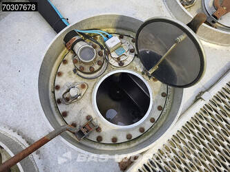 2010-mercedes-benz-axor-1824-1408796-45109143