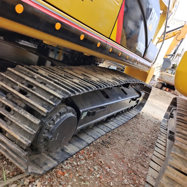 2023 كاتربيلر 329D2L-45109800