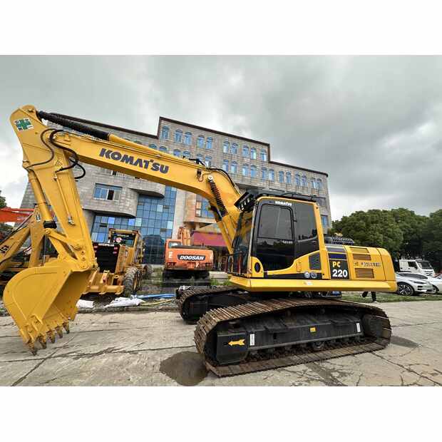 2023 كوماتسو PC220-45110125