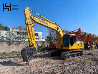 صورة ل حفارات مجنزرة 2022 كوماتسو PC220-7