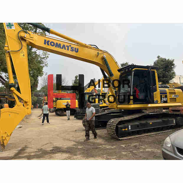 2022 Komatsu PC240-8-45110485