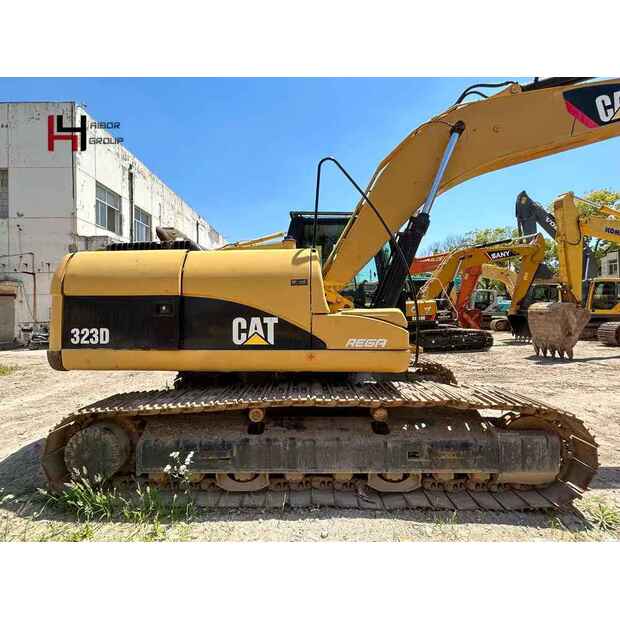 2022 كاتربيلر 323D-45110490