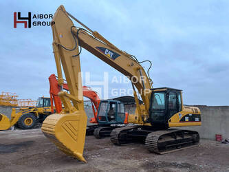 صورة ل حفارات مجنزرة 2016 كاتربيلر 325C