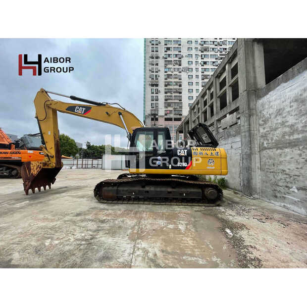 2016 Caterpillar 329D-45110872