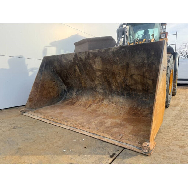 2013 فولفو L180G-45111786