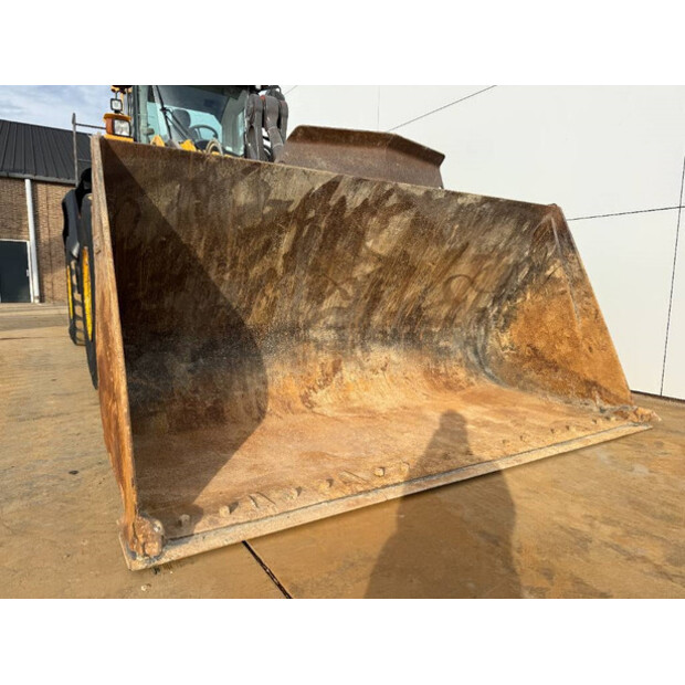 2013 فولفو L180G-45111787