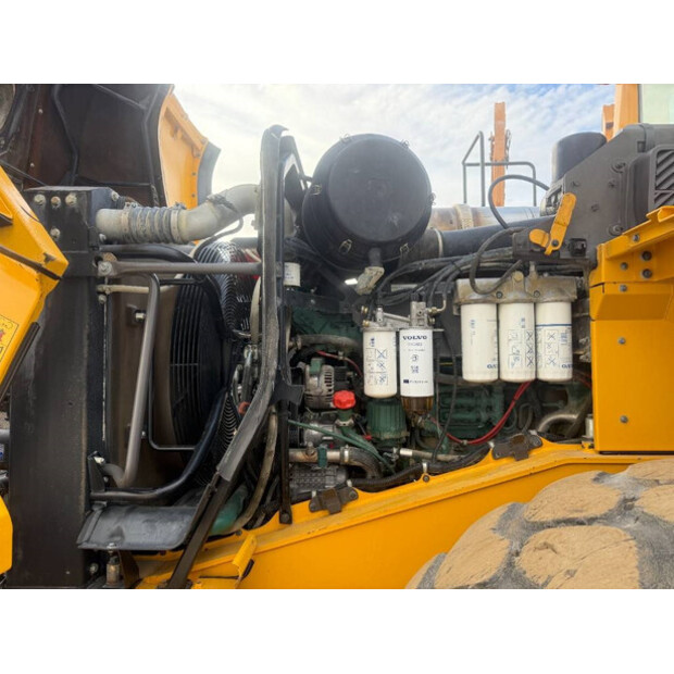 2013 فولفو L180G-45111800