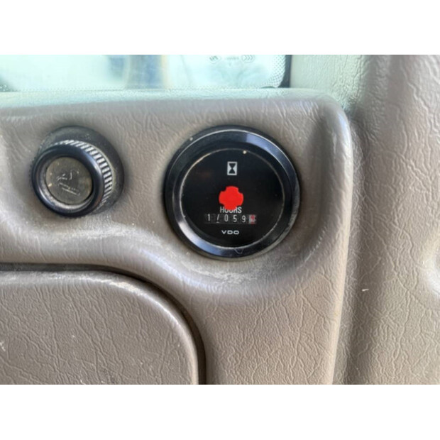 2013 فولفو L180G-45111801