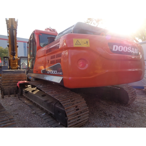 2023 Doosan DX300-45112542