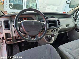 2005-renault-trafic-1409156-45127818