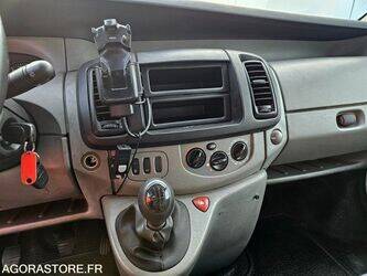 2005-renault-trafic-1409156-45127819