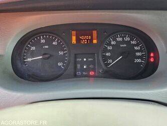 2005-renault-trafic-1409156-45127820