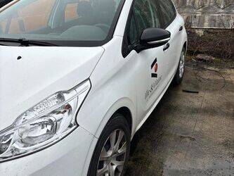 2016-peugeot-208-1409177-45128042