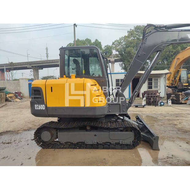 2022 فولفو EC60C-45130493