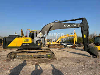 صورة ل حفارات 2023 فولفو EC210 للبيع في بولندا