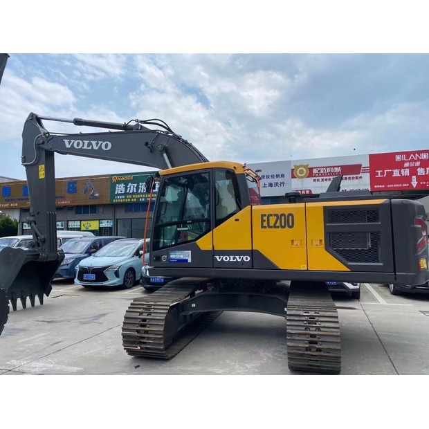 2023 فولفو EC200-45130595